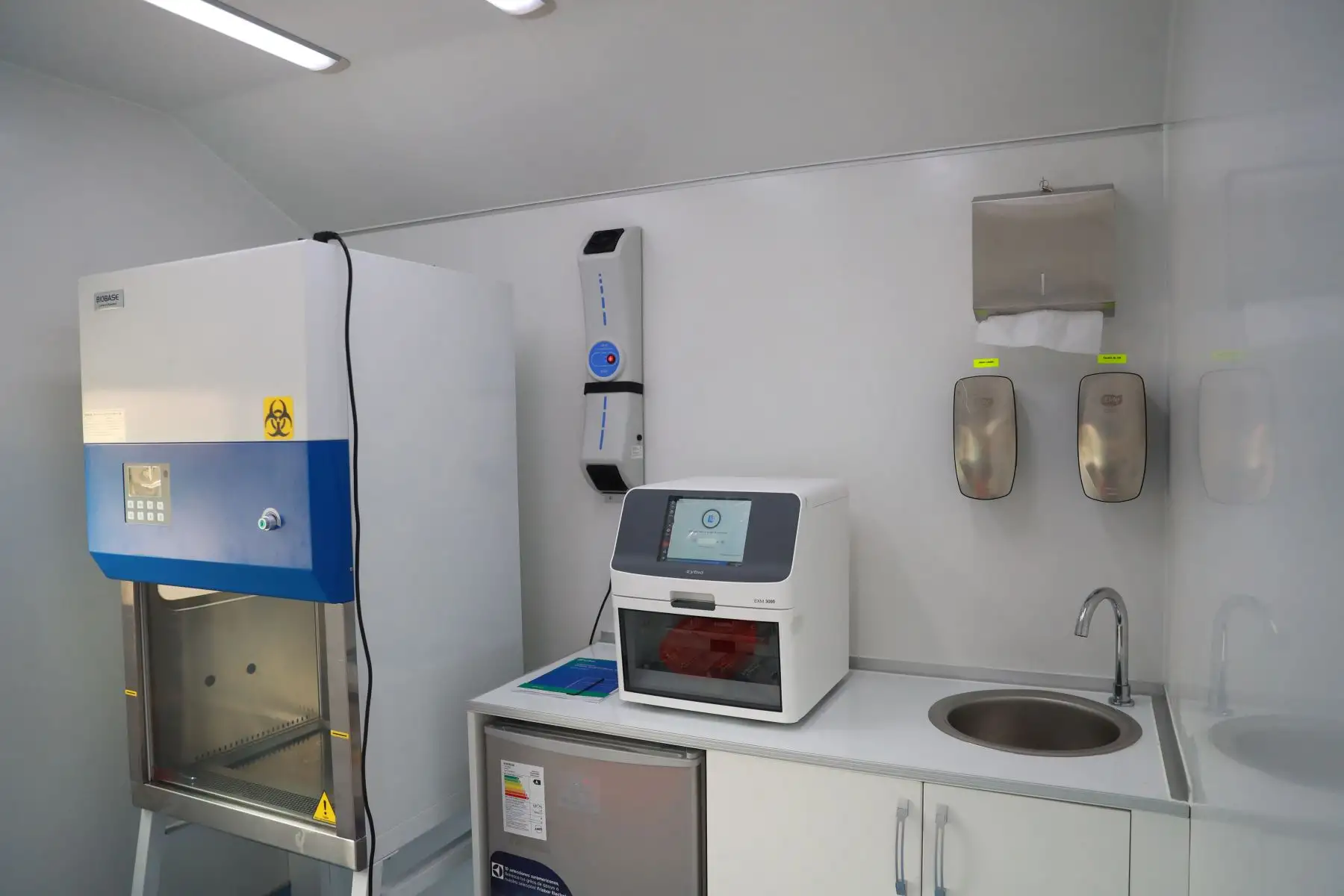 INS presentó nuevos laboratorios móviles innovadores para el diagnóstico molecular del covid-19 que serán trasladados a las regiones de Madre de Dios, Piura y uno quedará en Lima. 

Foto: ANDINA/Carla Patiño Ramírez