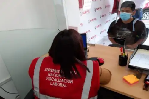 La región Tacna cuenta con 3,856 empresas que brindan trabajo a 18, 742 personas. La mayoría de las empresas se encuentran en los sectores de comercio, transporte y almacenamiento, además de hoteles y restaurantes.