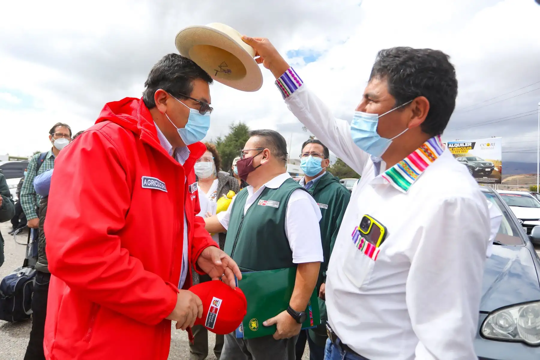 El ministro de Agricultura, Federico Tenorio y la  viceministra María Isabel Remy llegan a Junín para impulsar proyectos sectoriales para el fortalecimiento de la Agricultura Familiar en la región central. 
Foto: Midagri