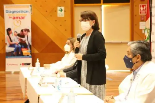 La ministra de Salud, Pilar Mazzetti, presentó hoy ante los gobernadores y autoridades regionales del sur la Política Nacional Multisectorial de Salud al 2030, “Perú país saludable” con el objetivo de definir acciones intergubernamentales para su implementación en el ámbito local. Foto: Minsa