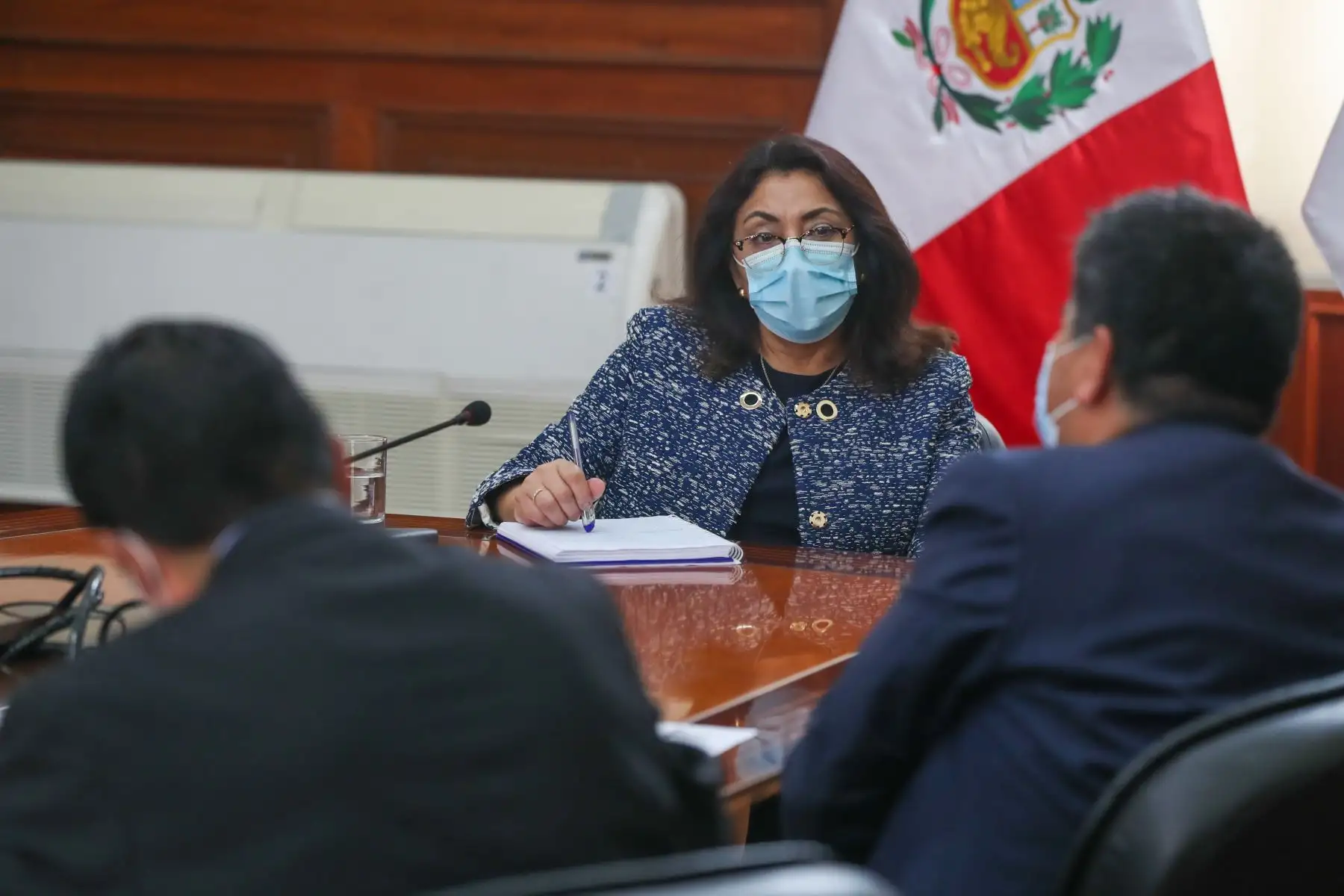 La presidenta del Consejo de Ministros, Violeta Bermúdez se reunió con el gobernador regional de Ayacucho, Carlos Alberto Rúa Carbajal.
Foto:PCM