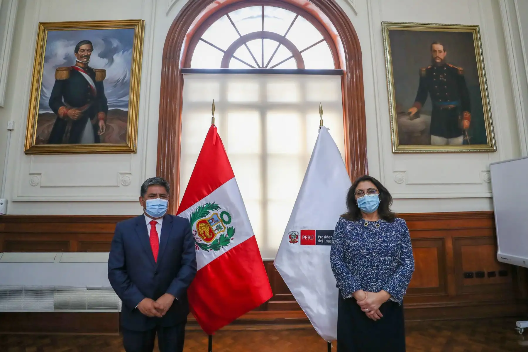 La presidenta del Consejo de Ministros, Violeta Bermúdez se reunió con el gobernador regional de Ayacucho, Carlos Alberto Rúa Carbajal.
Foto:PCM