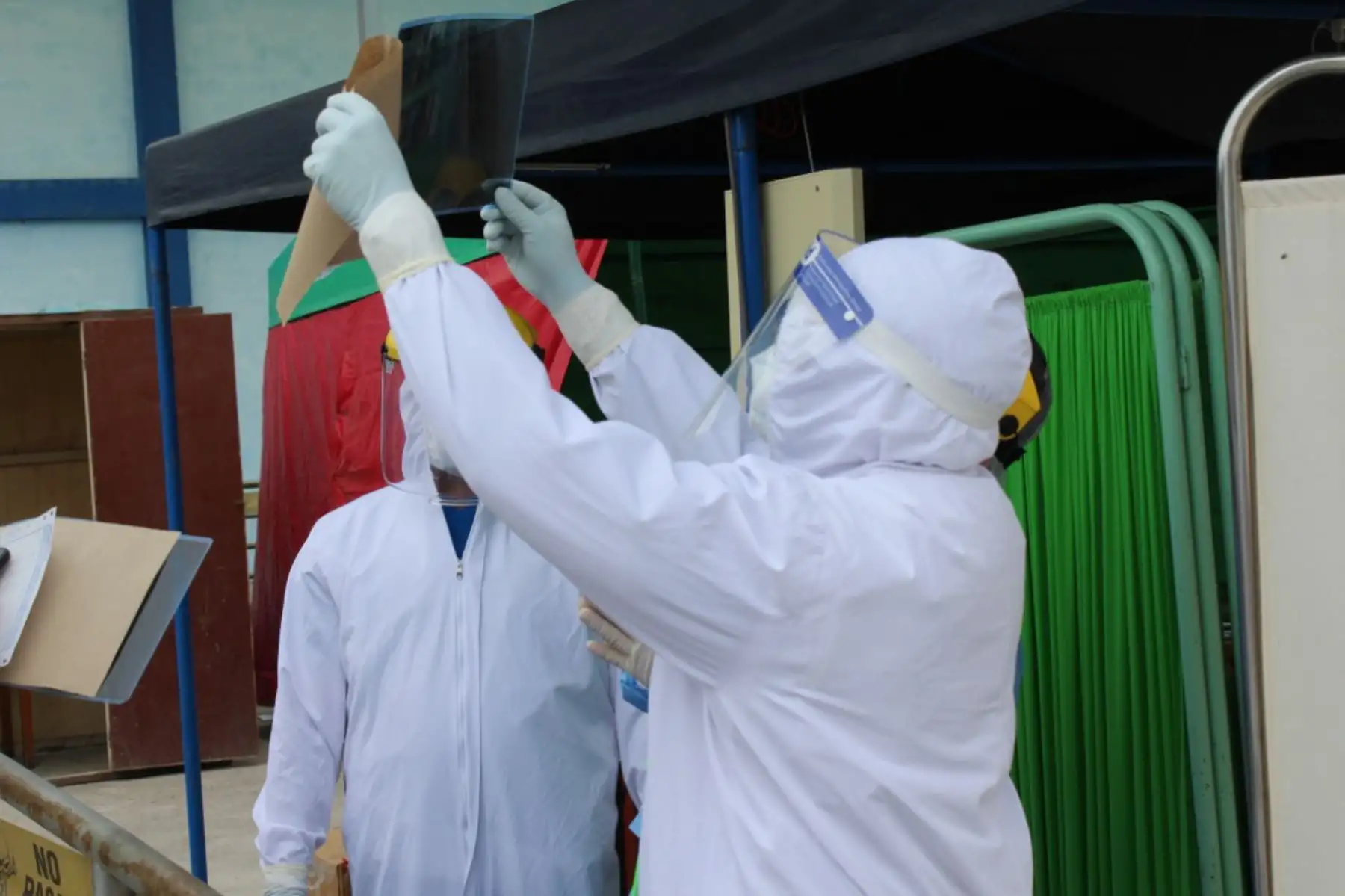 El personal médico, de enfermería y técnico del Hospital La Caleta ya cuenta con la experiencia necesaria para la atención de los pacientes que acudan con sintomatología de covid-19. Foto: ANDINA/Difusión