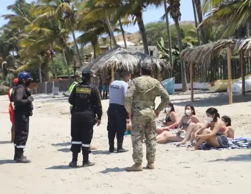 En Máncora se regula el aforo de visitantes a las playas de este balneario turístico de Piura.