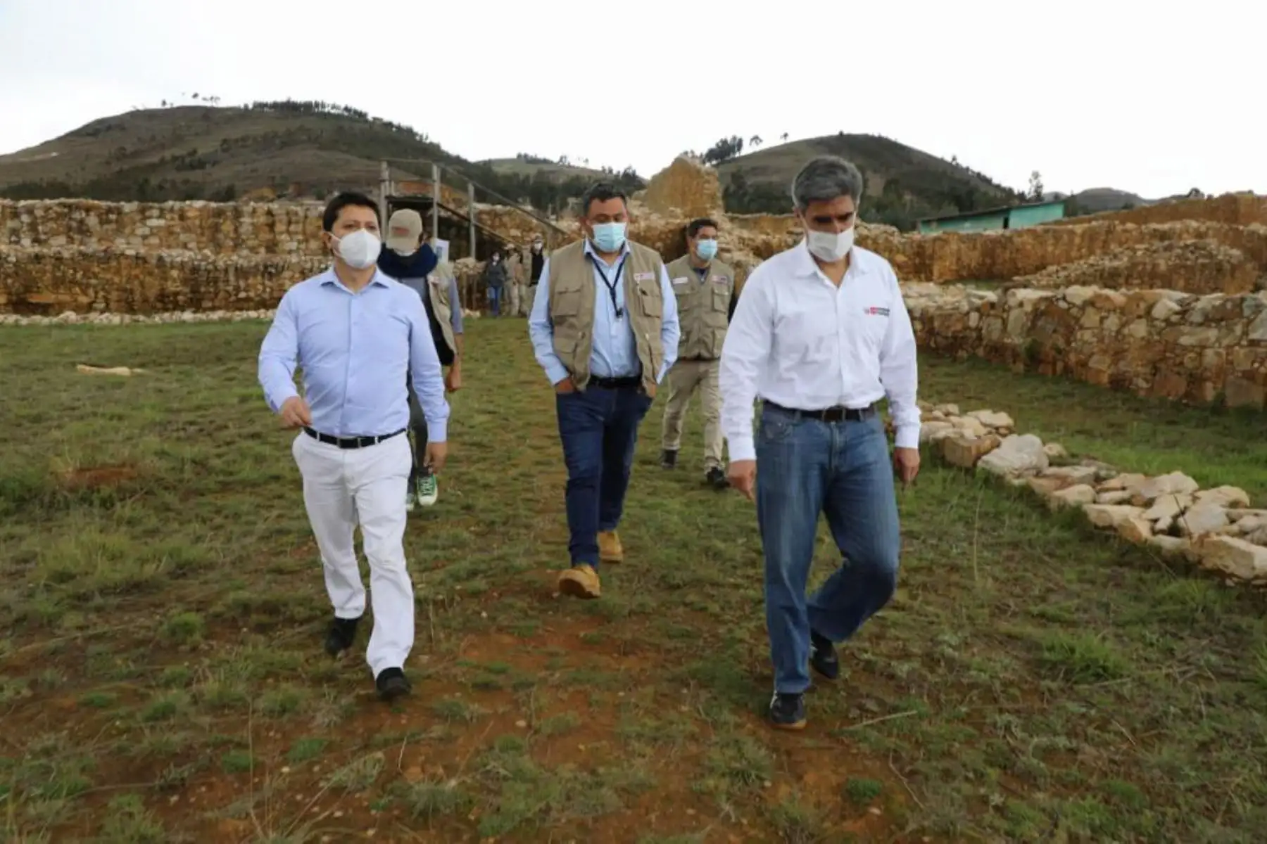 Ministro de Cultura, Alejandro Neyra visita la Unidad Ejecutora Marcahuamachuco. Cabe resaltar que desde su creación se han ejecutado 9 proyectos de inversión, con más de 30 millones de soles destinados hasta la fecha en Marcahuamachuco, Wiracochapampa y Cerro Miraflores.
Foto: Mincul