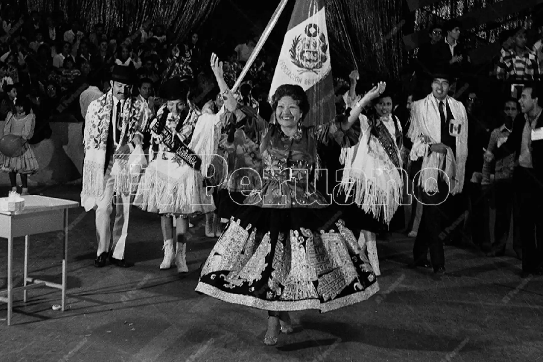 Lima - 7 julio 1985. María Alvarado Trujillo, “Pastorita Huaracina”, participa en un festival folclórico realizado por el Día del Maestro, reafirmando su vínculo con la música andina y las tradiciones populares del país. Foto: Archivo Histórico El Peruano.