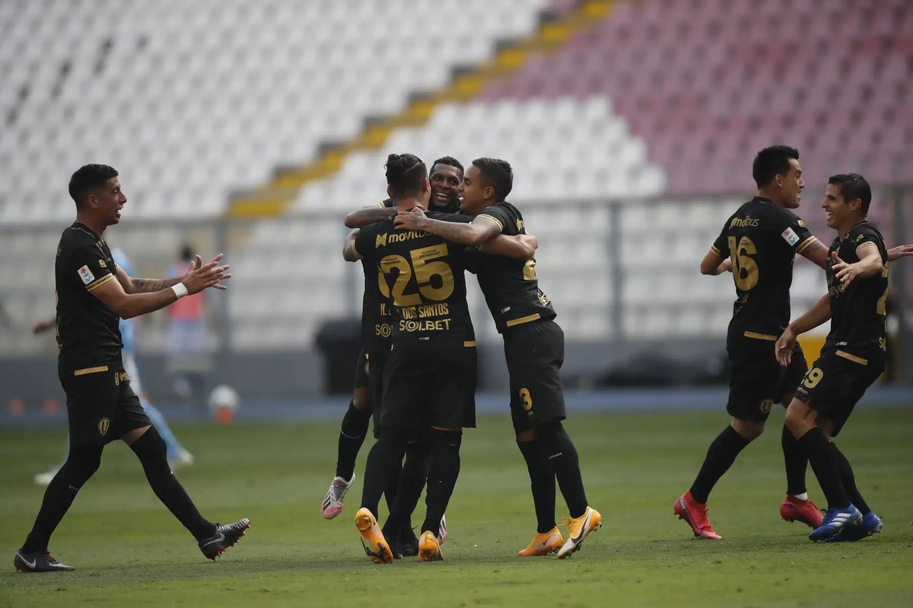 Universitario y Sporting Cristal terminaron empatados 1 a 1 en la gran final de la Liga 1. 

Foto: Liga 1/FPF