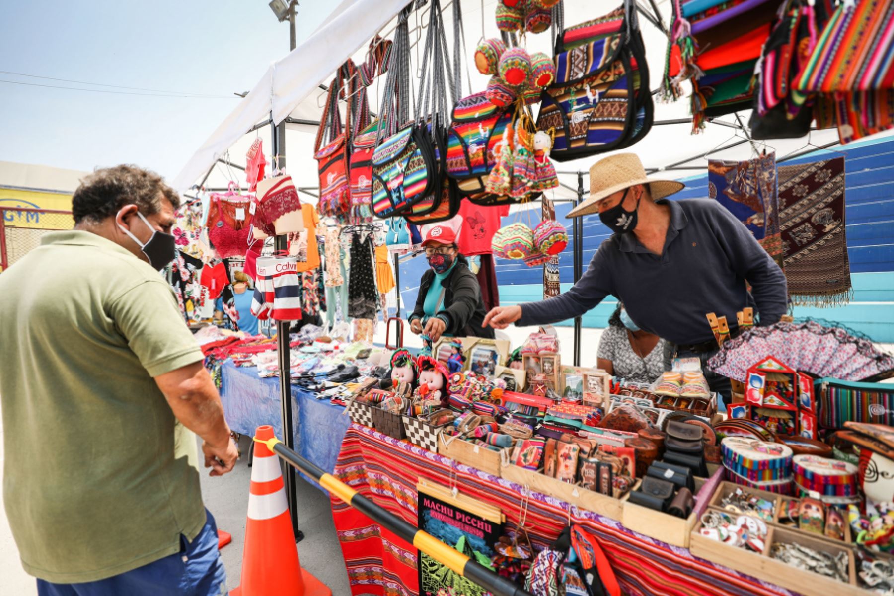 ¡Atención! Compra el regalo de Navidad a precios de oferta en ferias del municipio de Lima. Foto: ANDINA/Difusión.