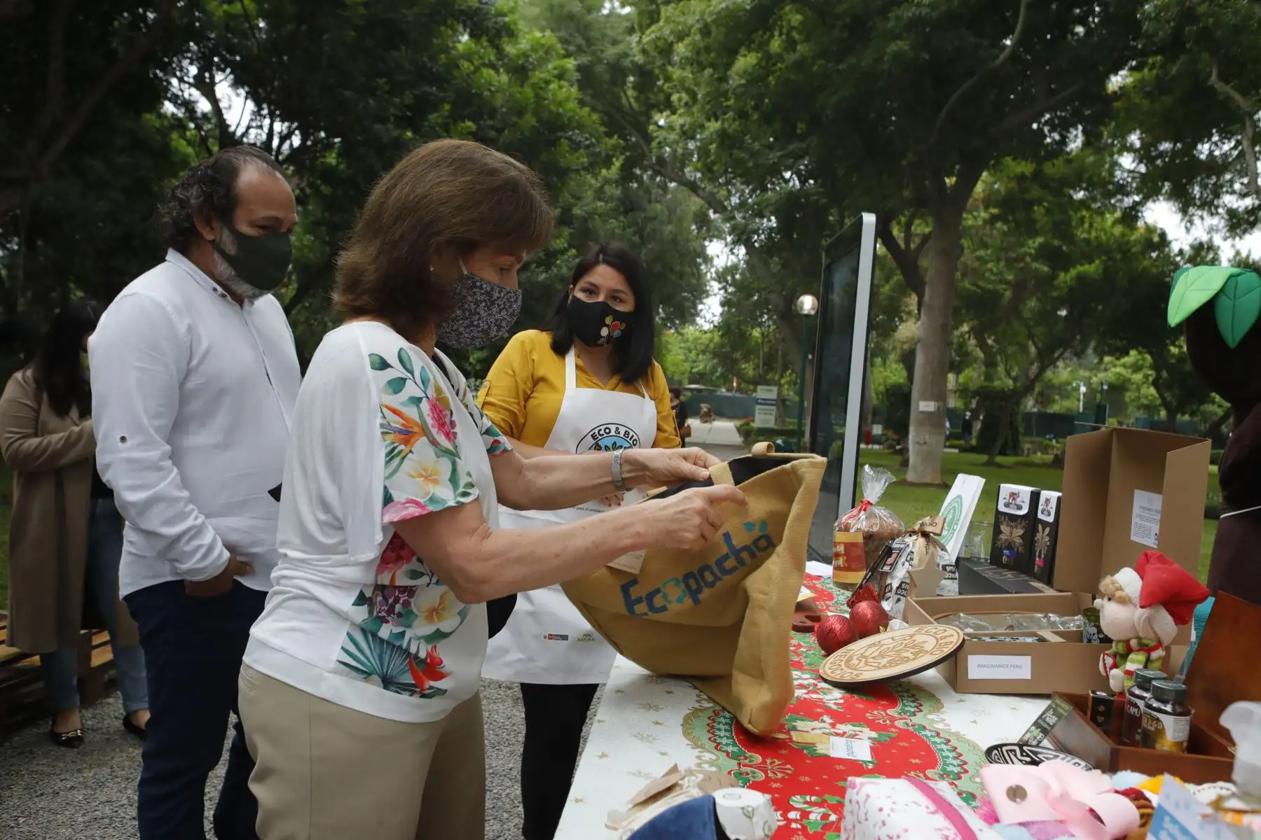Viceministra del Ambiente, Luisa Elena Guinand, participó en activación de la campaña “Viernes Qumir” que fomenta el consumo responsable con el ambiente.

Foto:ANDINA/Renato Pajuelo