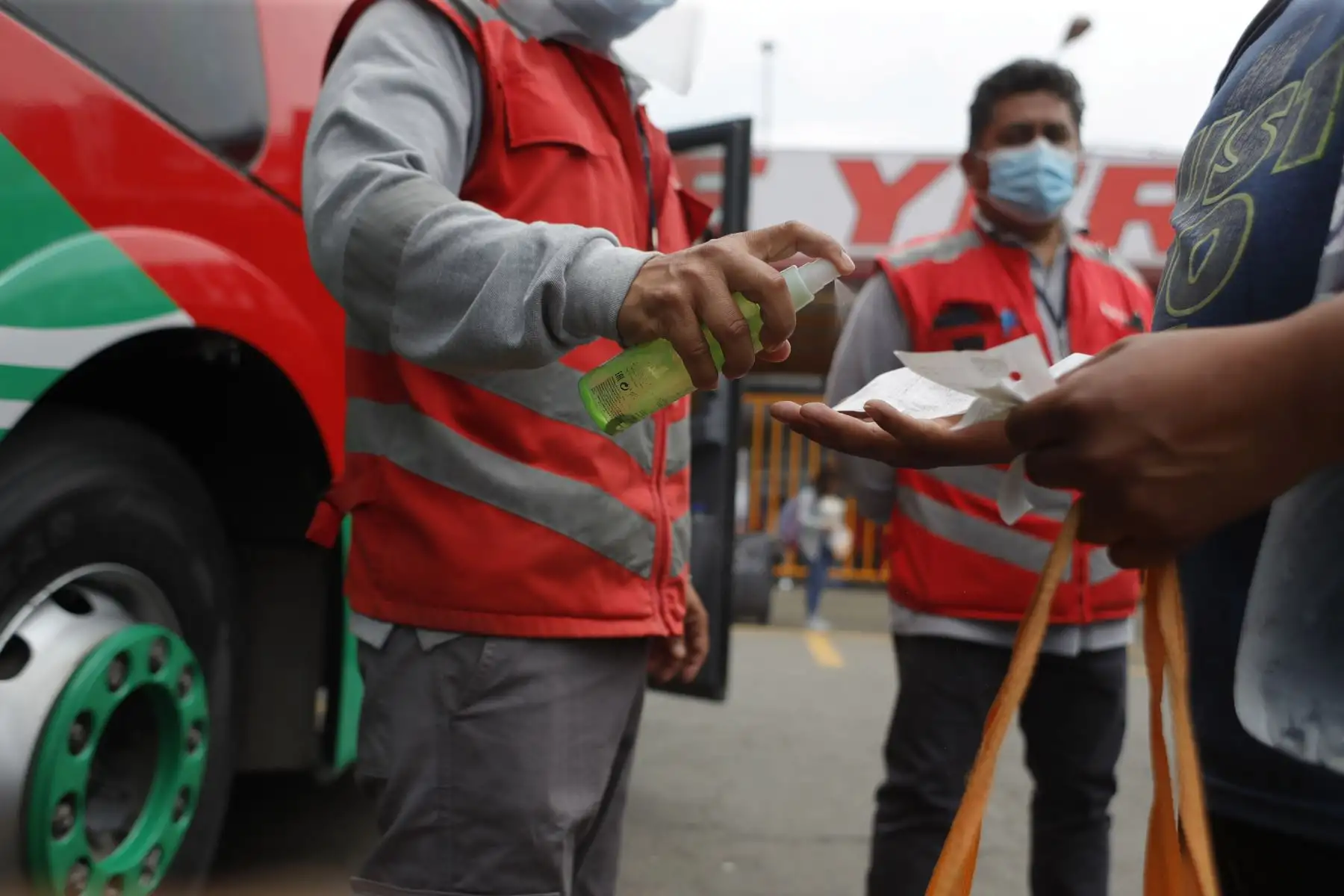 Esta es la situación que se registra en el terminal de Yerbateros tras el bloqueo de la Carretera Central.

Foto:ANDINA/Renato Pajuelo