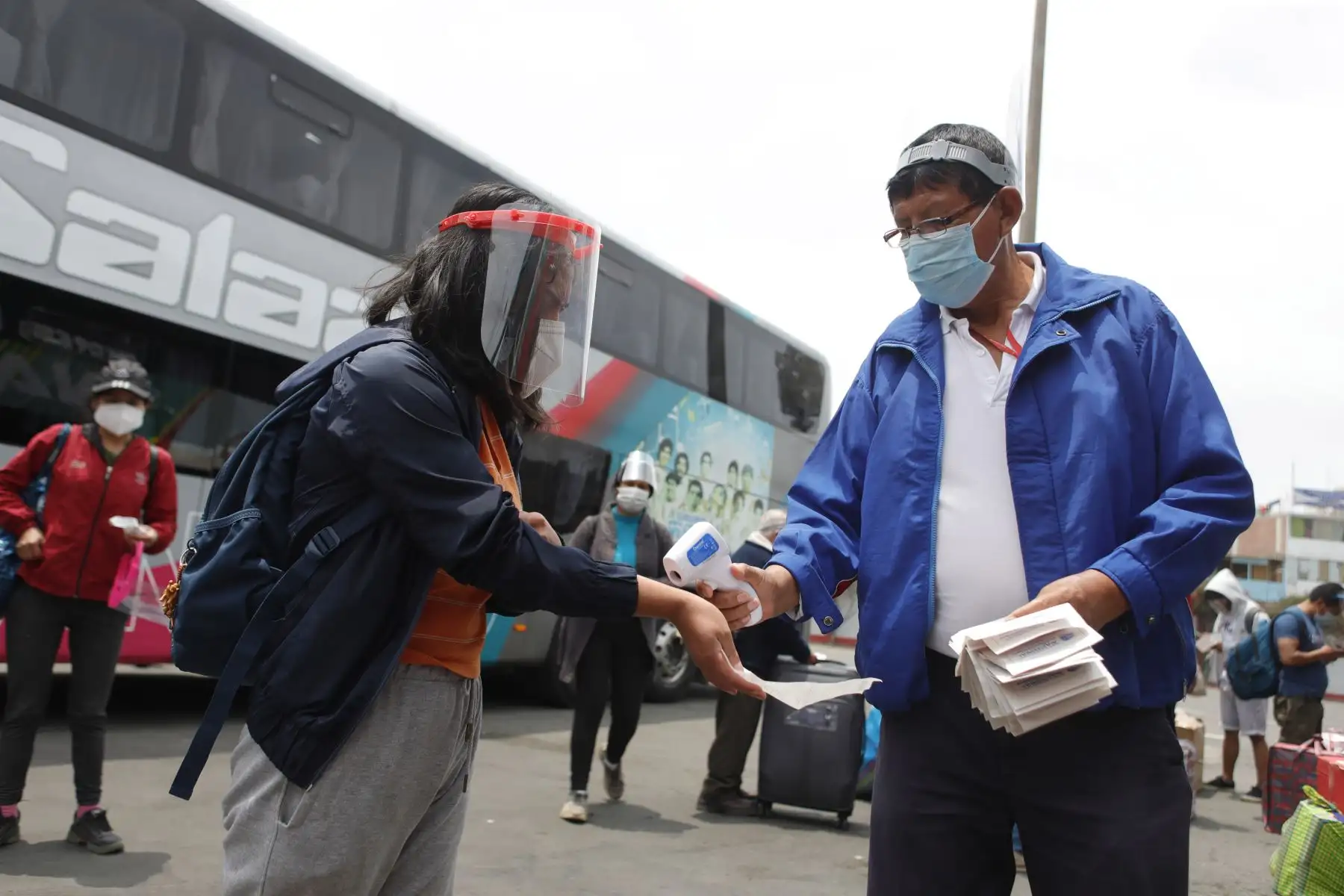 Esta es la situación que se registra en el terminal de Yerbateros tras el bloqueo de la Carretera Central.

Foto:ANDINA/Renato Pajuelo