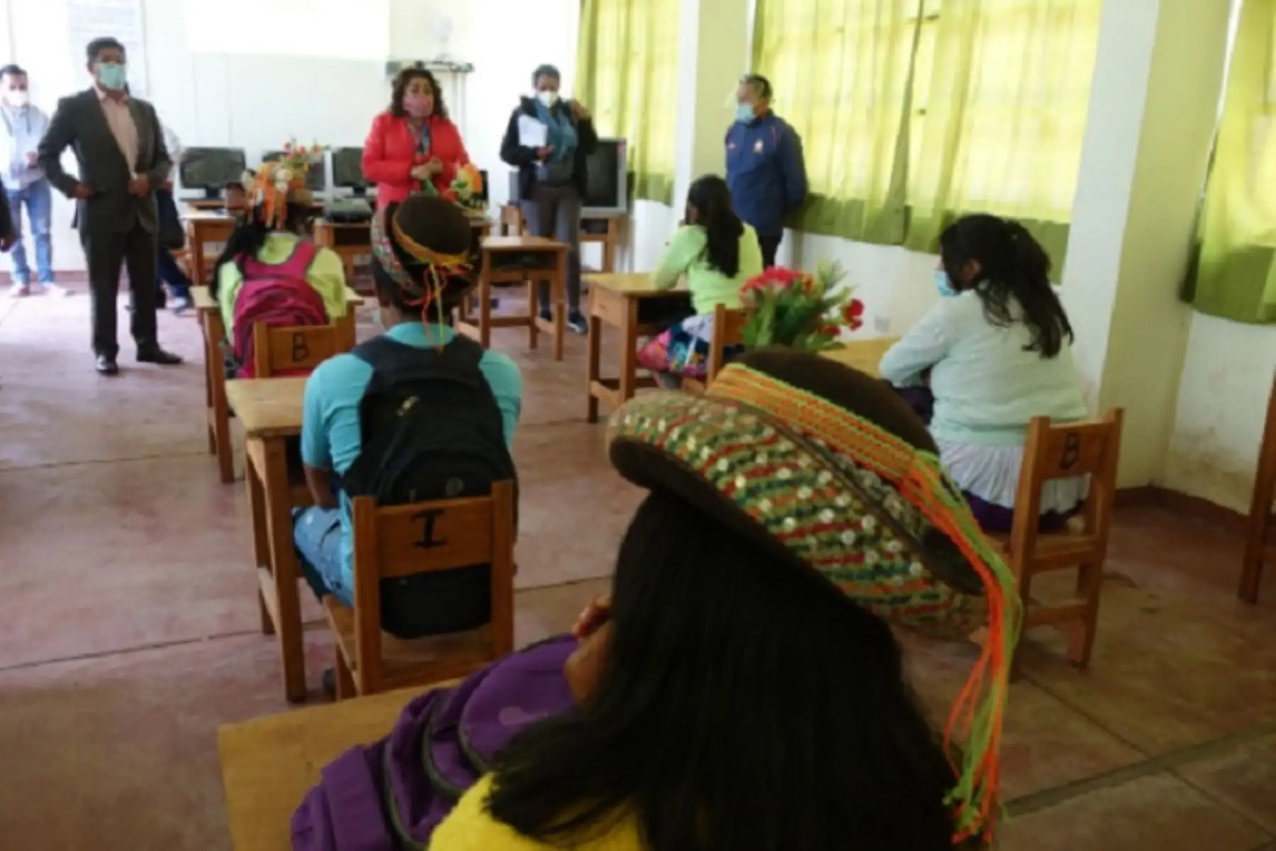 La viceministra de Gestión Pedagógica del Minedu, Killa Miranda, supervisó instituciones educativas del distrito de Chuschi, en Ayacucho, junto a la coordinadora de Currículo de la Dirección General de Educación Básica Regular, Pilar Butrón