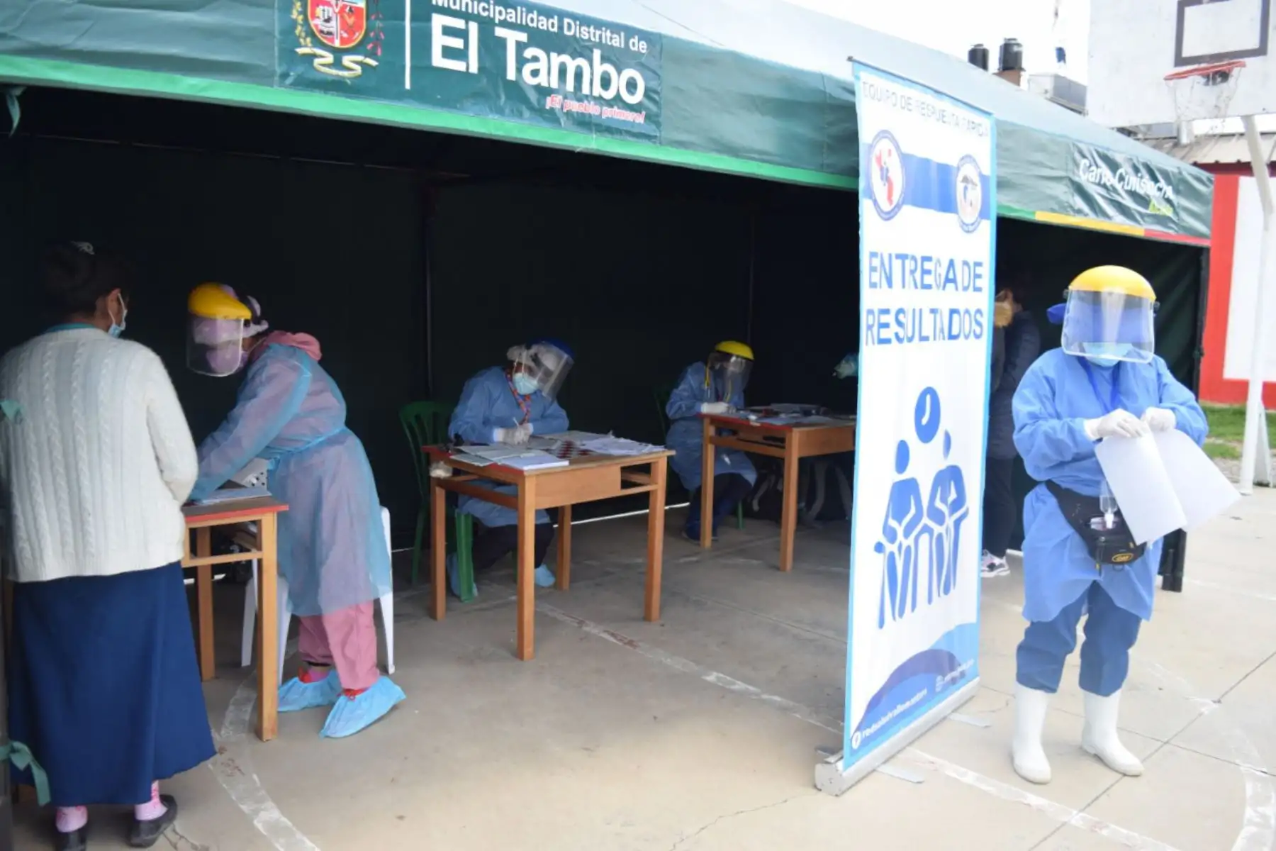 Personal de salud en la región Junín realizó control de covid-19 entre comerciantes de Huancayo y El Tambo. Foto: ANDINA/Difusión