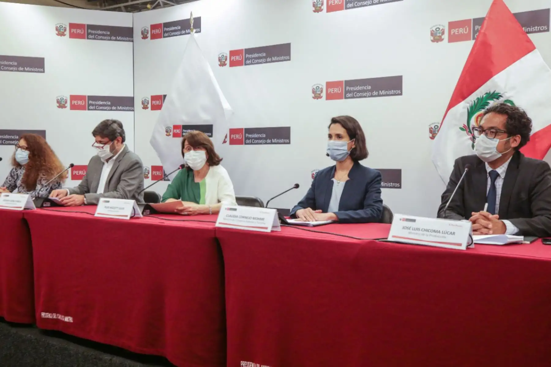 La Ministra de Salud, Pilar Mazzetti, y titulares de distintos sectores brindan conferencia de prensa para informar las recientes medidas adoptadas por el Gobierno para prevenir el impacto de la covid-19 en nuestro país.
Foto: PCM