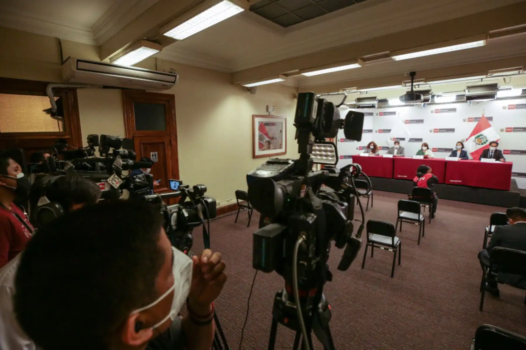 La Ministra de Salud, Pilar Mazzetti, y titulares de distintos sectores brindan conferencia de prensa para informar las recientes medidas adoptadas por el Gobierno para prevenir el impacto de la covid-19 en nuestro país.
Foto:PCM