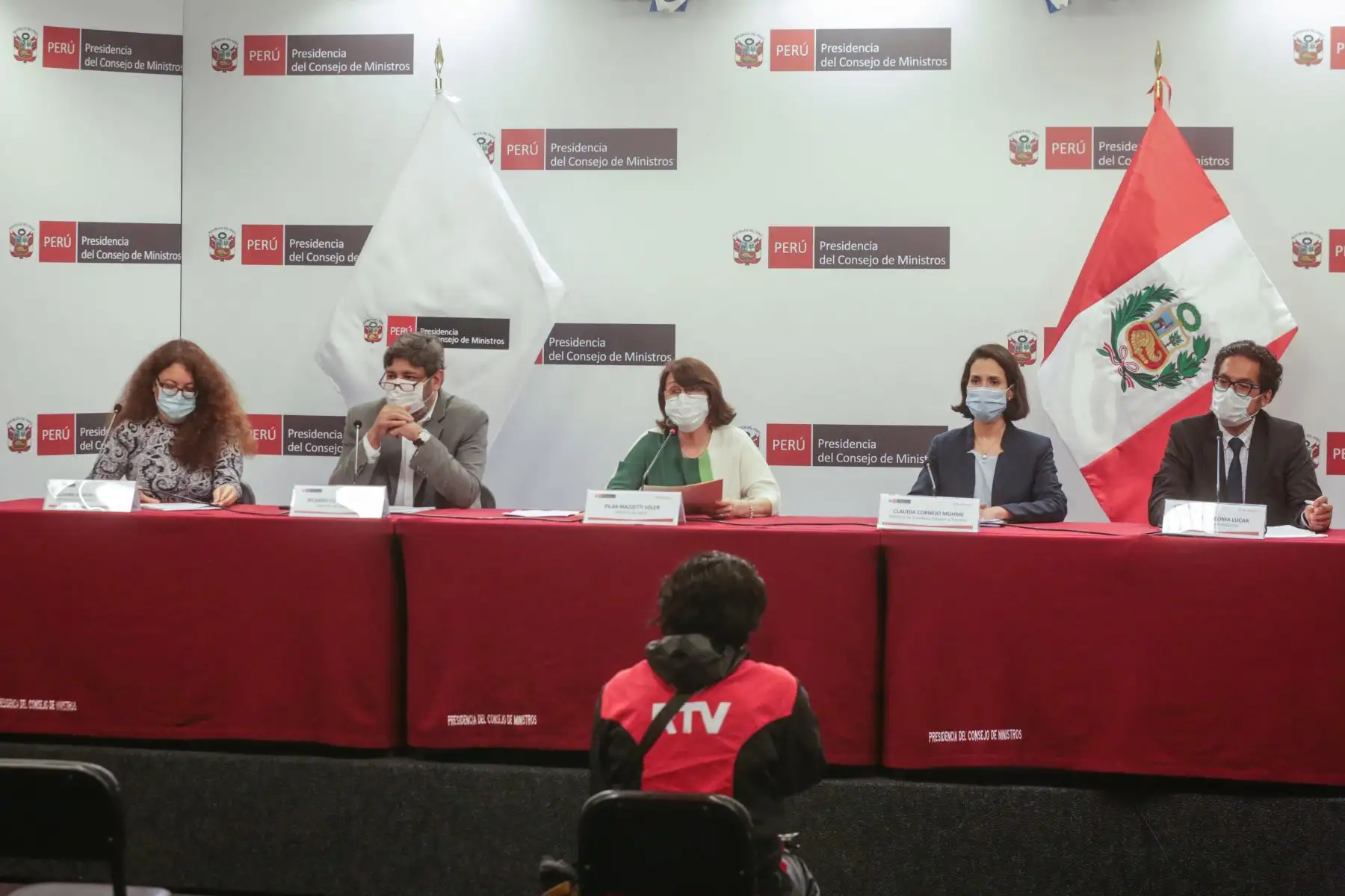 La Ministra de Salud y titulares de distintos sectores: Educación, Producción, Ambiente y Comercio Exterior  brindan conferencia de prensa para informar sobre  el impacto de la covid-19.
Foto: PCM