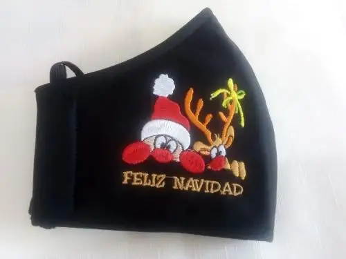 Artesanas del tradicional distrito lambayecano de Monsefú innovan con coloridas mascarillas navideñas hechas a mano. ANDINA/Difusión