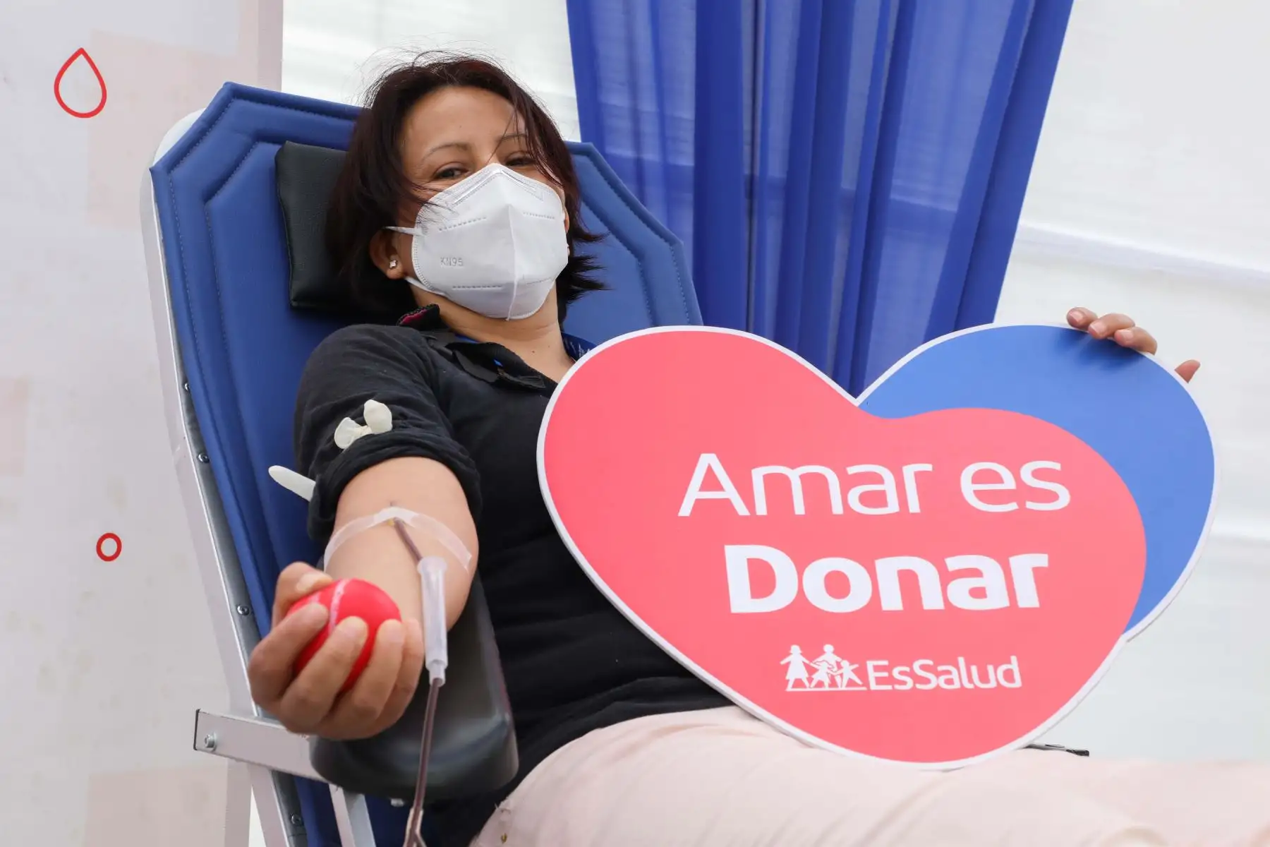 Una unidad de sangre puede salvar la vida de hasta tres personas en una operación se requieren entre tres y ocho unidades y en cada trasplante de órganos se utilizan al menos 15 unidades de sangre. Foto: ANDINA/EsSalud