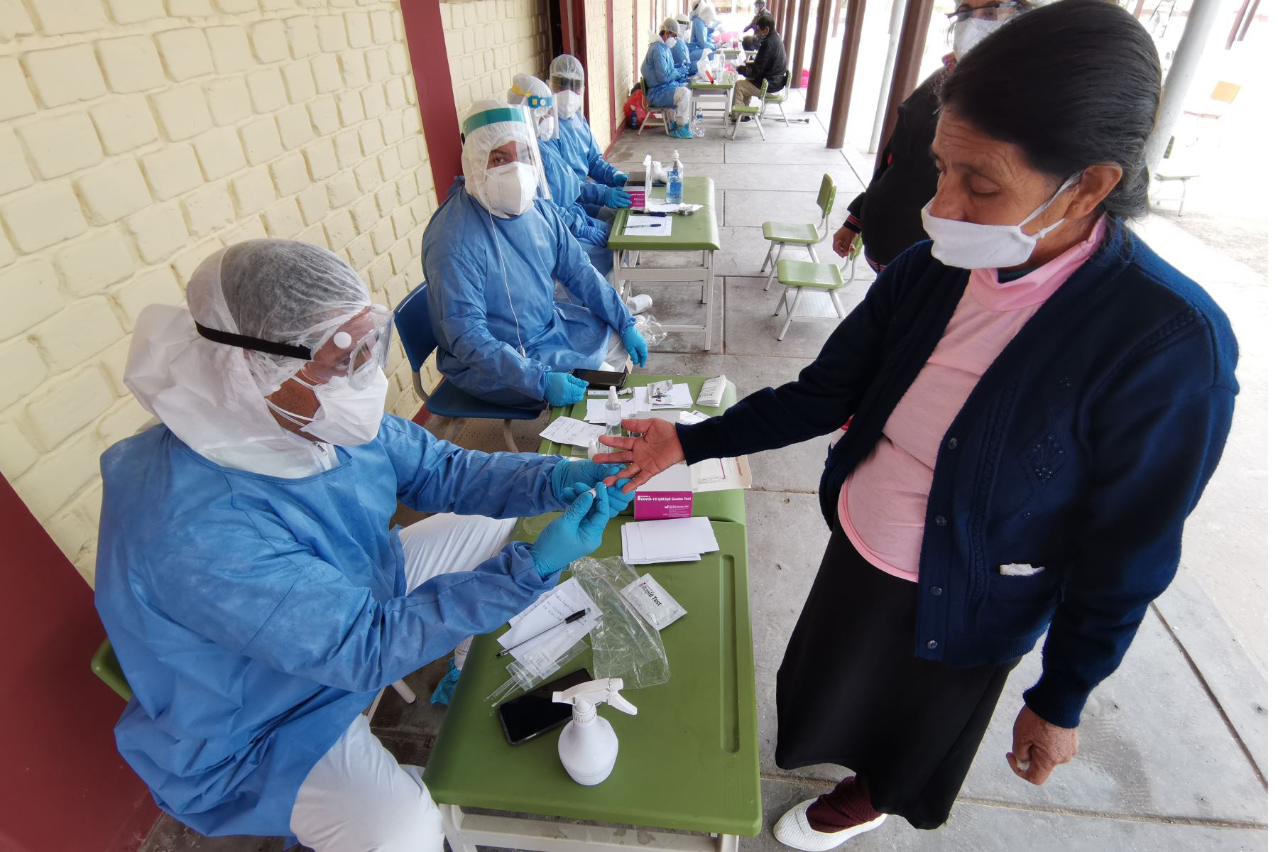 Desde que empezó la pandemia hasta las 22:00 horas de ayer se procesaron muestras para 18 millones 728,727 personas por el covid-19. Foto: ANDINA/Minsa.