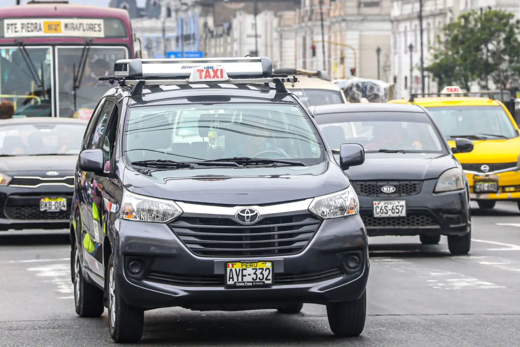 ¡Atención! Taxistas ahora podrán llevar hasta tres pasajeros en sus unidades. Foto: ANDINA/Difusión.
