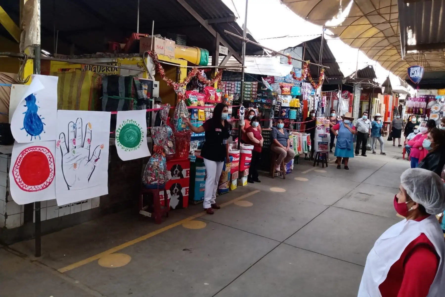 La Libertad intensifica acciones de sensibilización contra el coronavirus (covid-19) en mercados y centros comerciales. ANDINA/Difusión