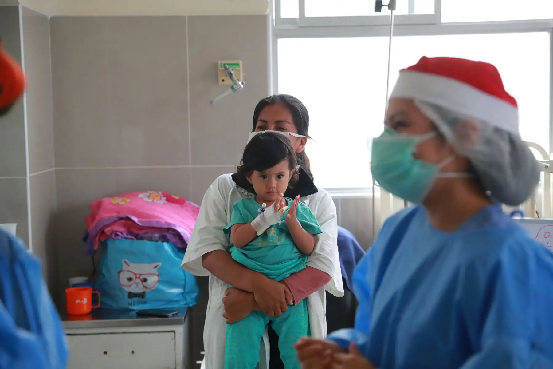 Médicos, enfermeras, padres de familia y personal del Instituto Nacional de Salud del Niño - Breña escenificaron la navidad para disfrute de los pequeños pacientes.

Foto: ANDINA/Carla Patiño