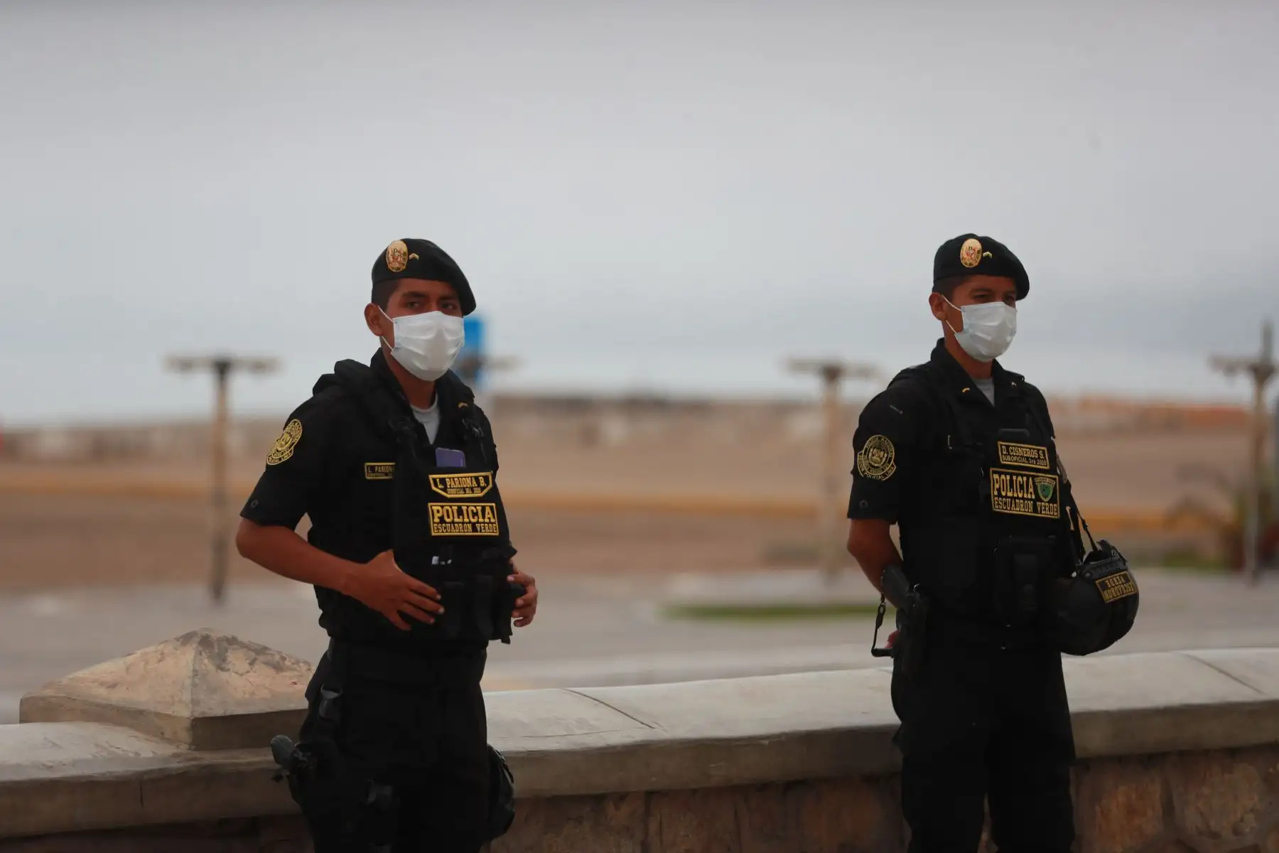 Playas de Lima permanecen cerradas y custodiadas por personal del Ejército y la Policía Nacional hasta el 4 de enero por disposición de las autoridades para evitar aglomeraciones y posibles contagios de covid-19.

Foto:ANDINA/ Carla Patiño
