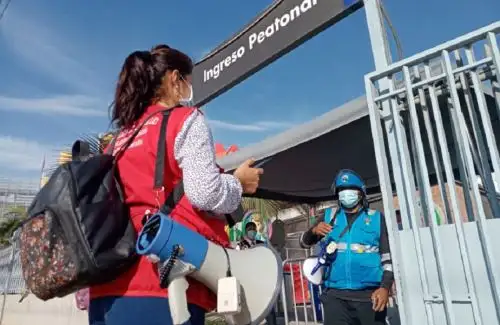 Con la finalidad de verificar el cumplimiento de las nuevas medidas adoptadas por el Ejecutivo para evitar el contagio del covid-19, la Dirección Regional de Salud (Diresa) Piura, en coordinación con el municipio provincial y la Fiscalía de Prevención del Delito inspeccionaron centros comerciales y mercados. Foto: Diresa Piura
