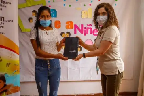 En la primera etapa que inicia este mes se entregarán 1,322 tablets a familias de Ayacucho, Huancavelica, La Libertad, Cusco, Áncash y Lima.
