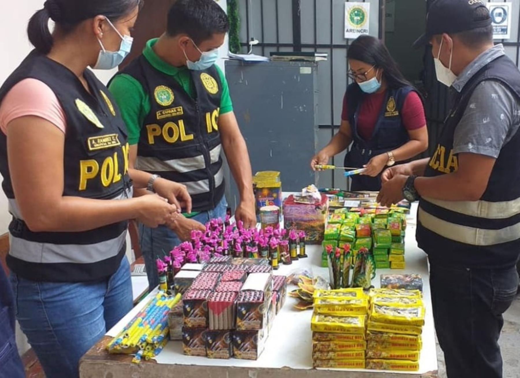 Policía Nacional incauta cargamento de artefactos pirotécnicos que eran vendidossin autorización en mercado de Tarapoto, en San Martín. ANDINA/Difusión