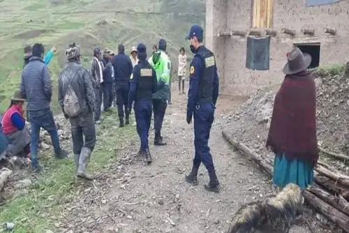 La tragedia se registró al promediar las 14:30 horas de ayer, durante la caída de una intensa lluvia.