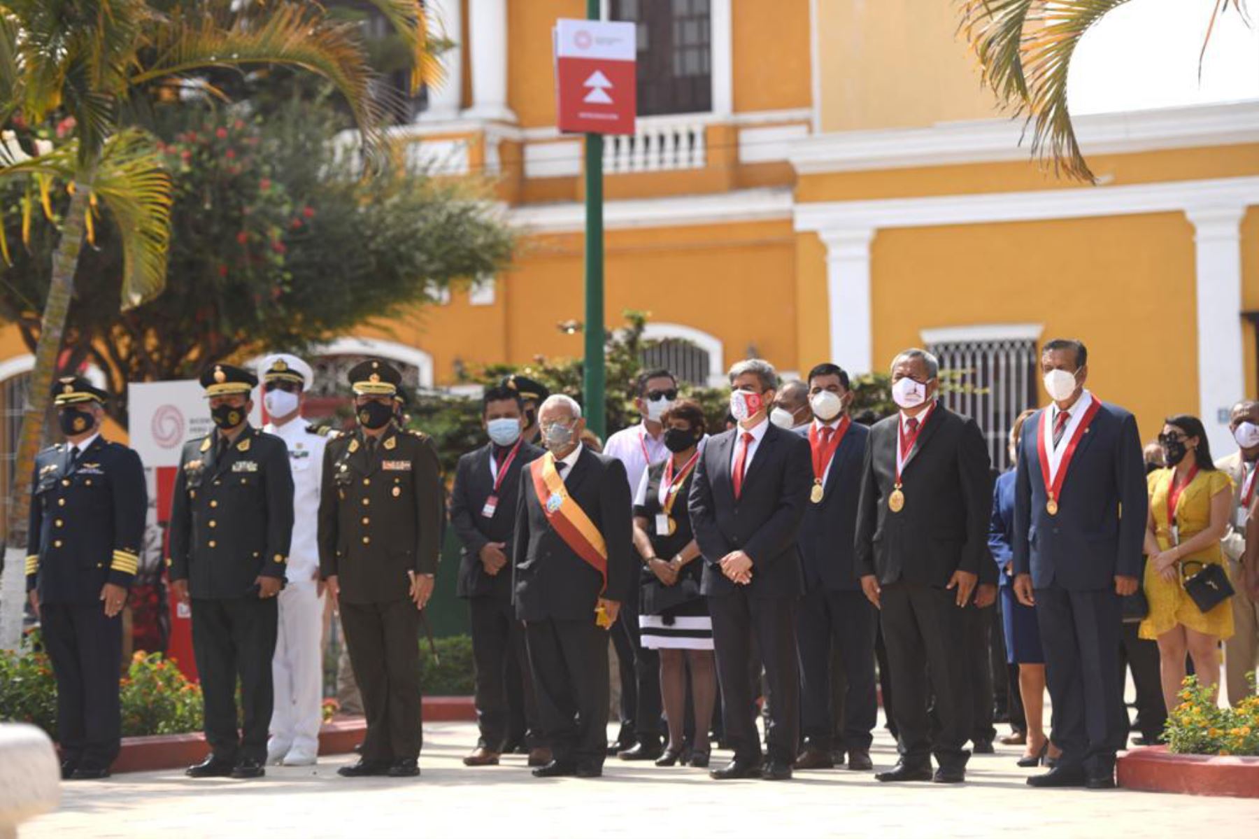 La ceremonia inicia con el izamiento del Pabellón Nacional y la entonación del Himno Nacional del Perú.
Foto:ANDINA/MinCulturaPe