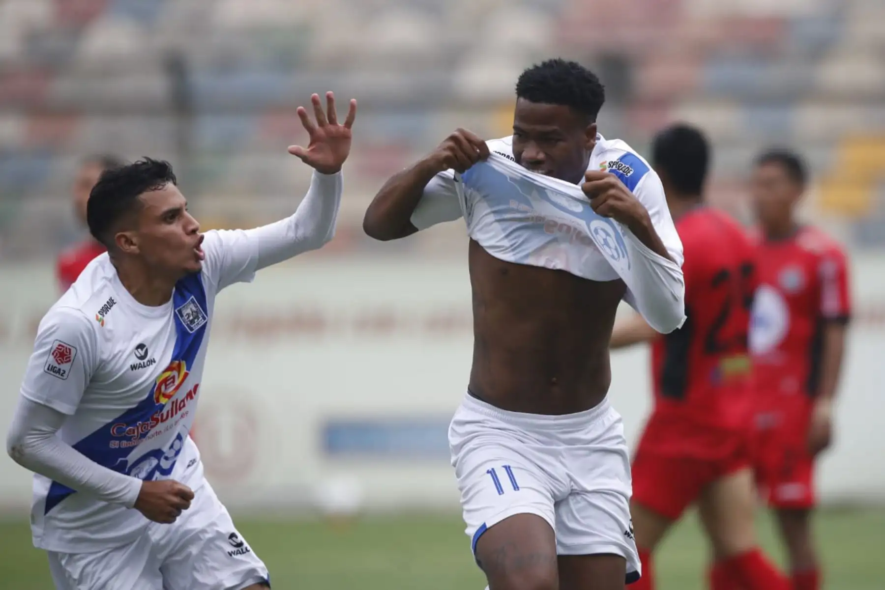 El Alianza Atlético de Sullana consolidó su retorno a la Primera División  tras derrotar 2-1 al Juan Aurich en la final de la Liga 2, que se jugó en el estadio Monumental de Ate y el cual se definió en tiempos suplementarios. Foto :ANDINA/ Liga 1 El Alianza Atlético de Sullana consolidó su retorno a la Primera División  tras derrotar 2-1 al Juan Aurich en la final de la Liga 2, que se jugó en el estadio Monumental de Ate y el cual se definió en tiempos suplementarios. Foto :ANDINA/ Liga 1