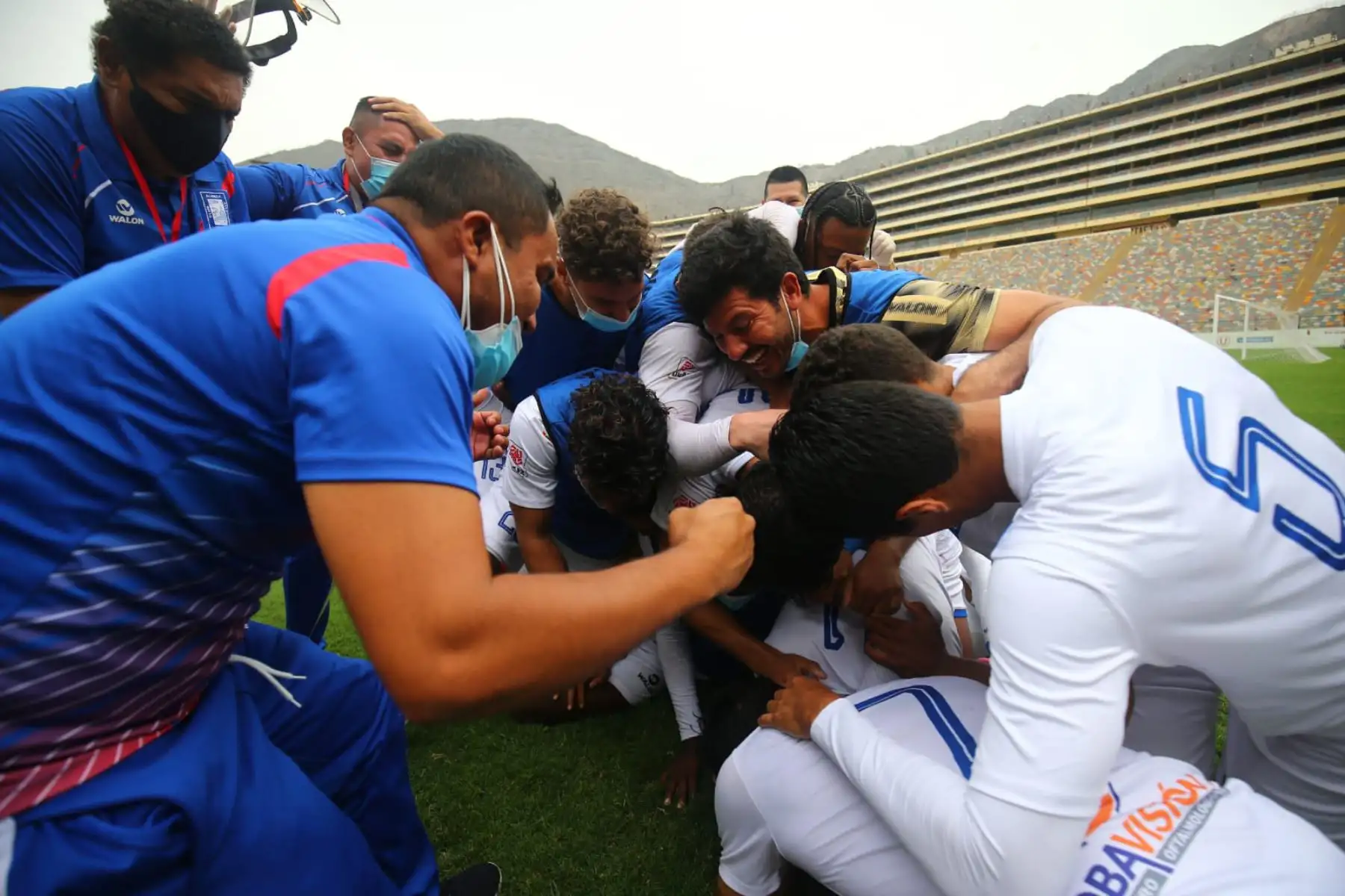 El Alianza Atlético de Sullana consolidó su retorno a la Primera División  tras derrotar 2-1 al Juan Aurich en la final de la Liga 2, que se jugó en el estadio Monumental de Ate y el cual se definió en tiempos suplementarios. Foto :ANDINA/ Liga 1 El Alianza Atlético de Sullana consolidó su retorno a la Primera División  tras derrotar 2-1 al Juan Aurich en la final de la Liga 2, que se jugó en el estadio Monumental de Ate y el cual se definió en tiempos suplementarios. Foto :ANDINA/ Liga 1