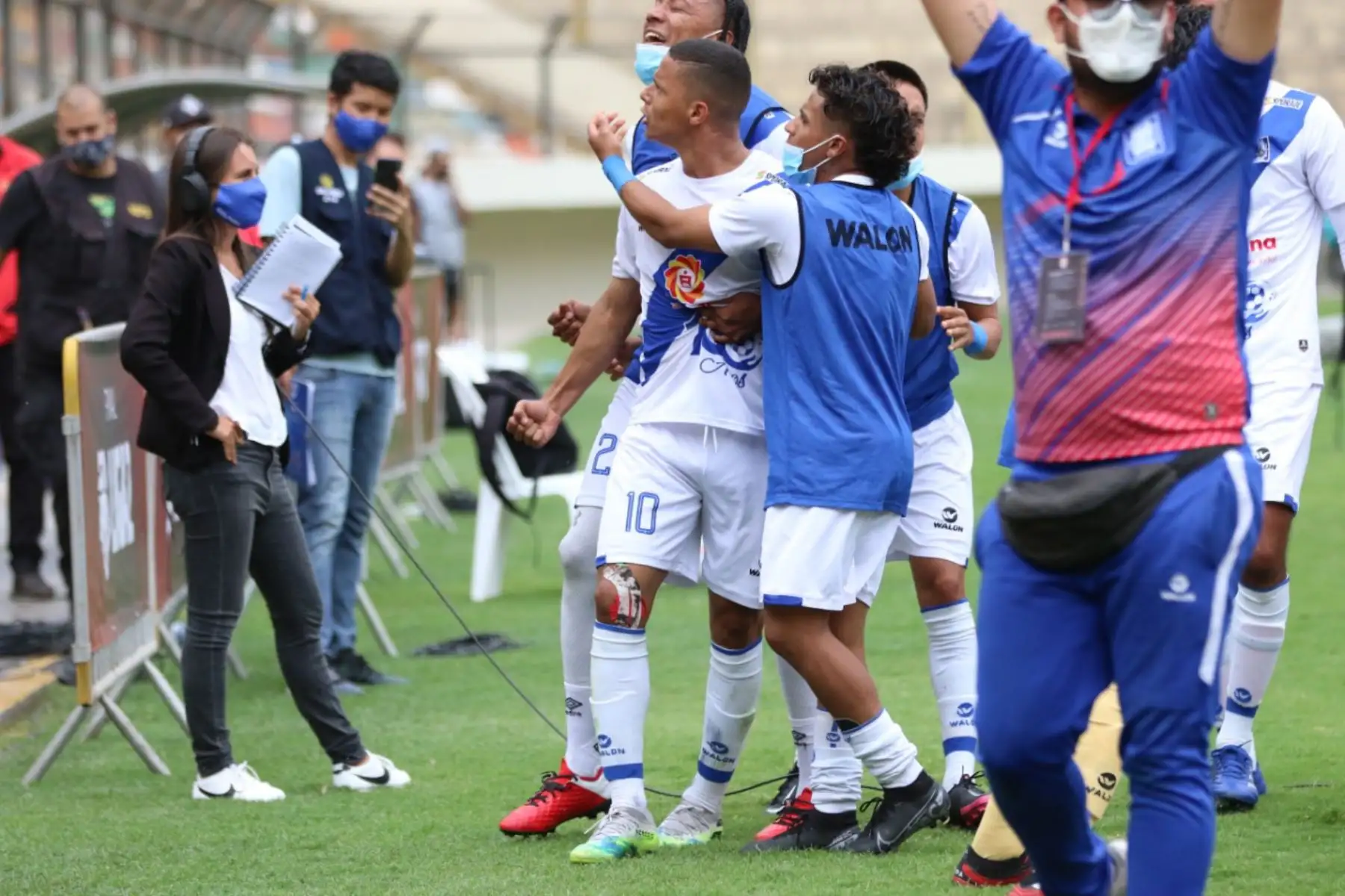 El Alianza Atlético de Sullana consolidó su retorno a la Primera División  tras derrotar 2-1 al Juan Aurich en la final de la Liga 2, que se jugó en el estadio Monumental de Ate y el cual se definió en tiempos suplementarios. Foto :ANDINA/ Liga 1 El Alianza Atlético de Sullana consolidó su retorno a la Primera División  tras derrotar 2-1 al Juan Aurich en la final de la Liga 2, que se jugó en el estadio Monumental de Ate y el cual se definió en tiempos suplementarios. Foto :ANDINA/ Liga 1