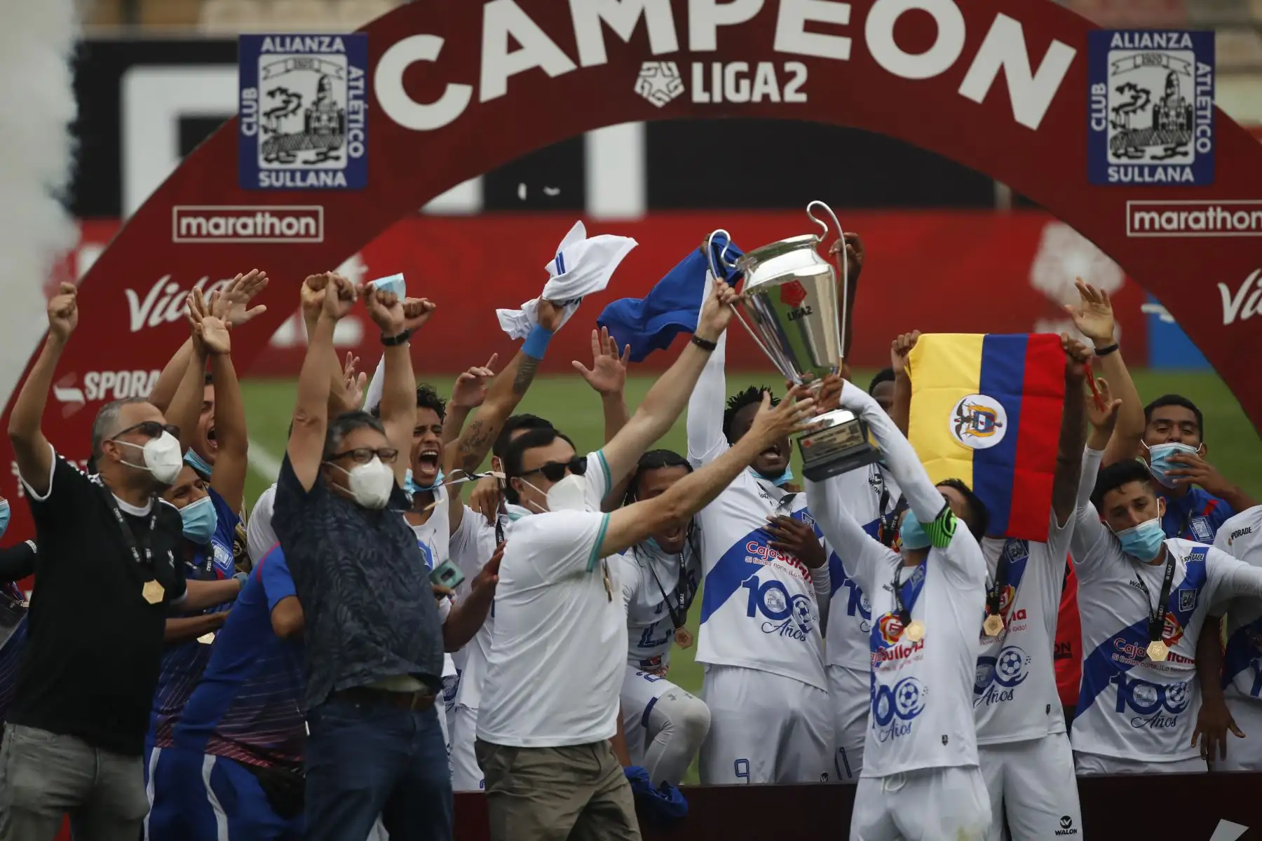 El Alianza Atlético de Sullana consolidó su retorno a la Primera División  tras derrotar 2-1 al Juan Aurich en la final de la Liga 2, que se jugó en el estadio Monumental de Ate y el cual se definió en tiempos suplementarios. Foto :ANDINA/ Liga 1 El Alianza Atlético de Sullana consolidó su retorno a la Primera División  tras derrotar 2-1 al Juan Aurich en la final de la Liga 2, que se jugó en el estadio Monumental de Ate y el cual se definió en tiempos suplementarios. Foto :ANDINA/ Liga 1