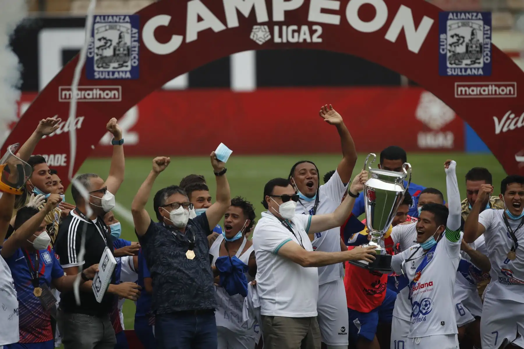 El Alianza Atlético de Sullana consolidó su retorno a la Primera División  tras derrotar 2-1 al Juan Aurich en la final de la Liga 2, que se jugó en el estadio Monumental de Ate y el cual se definió en tiempos suplementarios. Foto :ANDINA/ Liga 1 El Alianza Atlético de Sullana consolidó su retorno a la Primera División  tras derrotar 2-1 al Juan Aurich en la final de la Liga 2, que se jugó en el estadio Monumental de Ate y el cual se definió en tiempos suplementarios. Foto :ANDINA/ Liga 1