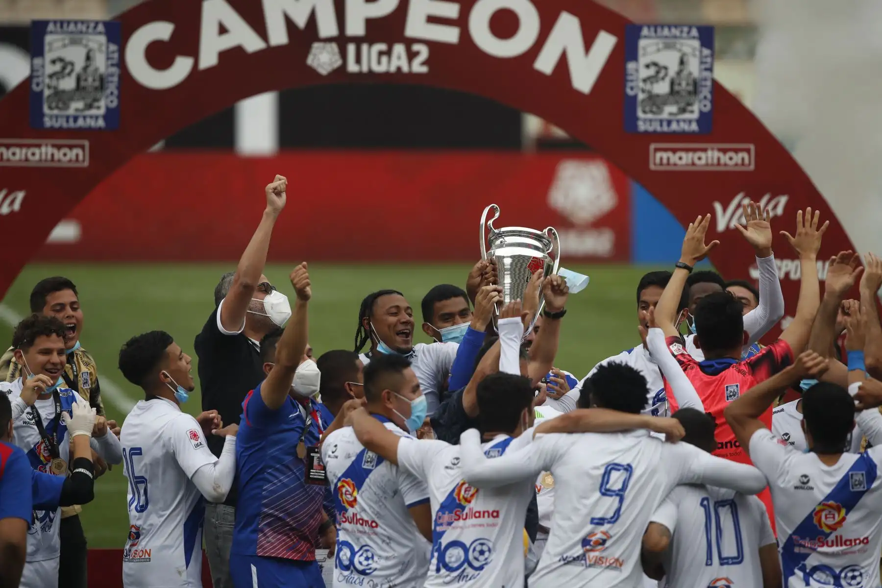 El Alianza Atlético de Sullana consolidó su retorno a la Primera División  tras derrotar 2-1 al Juan Aurich en la final de la Liga 2, que se jugó en el estadio Monumental de Ate y el cual se definió en tiempos suplementarios. Foto :ANDINA/ Liga 1 El Alianza Atlético de Sullana consolidó su retorno a la Primera División  tras derrotar 2-1 al Juan Aurich en la final de la Liga 2, que se jugó en el estadio Monumental de Ate y el cual se definió en tiempos suplementarios. Foto :ANDINA/ Liga 1