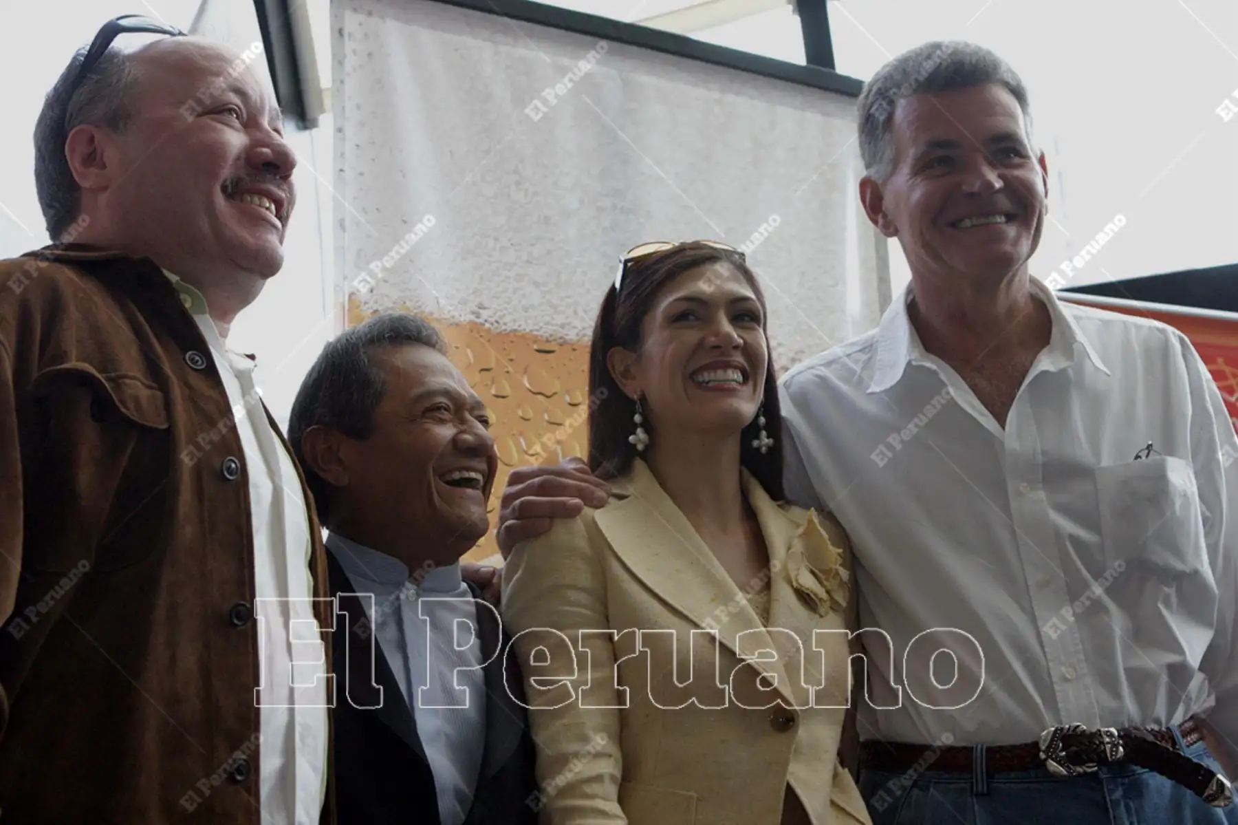 Lima - 1 junio 2005 / El cantautor de "Contigo aprendí" en una de sus visitas junto al genial saxofonista Jean Pierre Magnet y amigos peruanos. 
Foto: ANDINA/Diario El Peruano