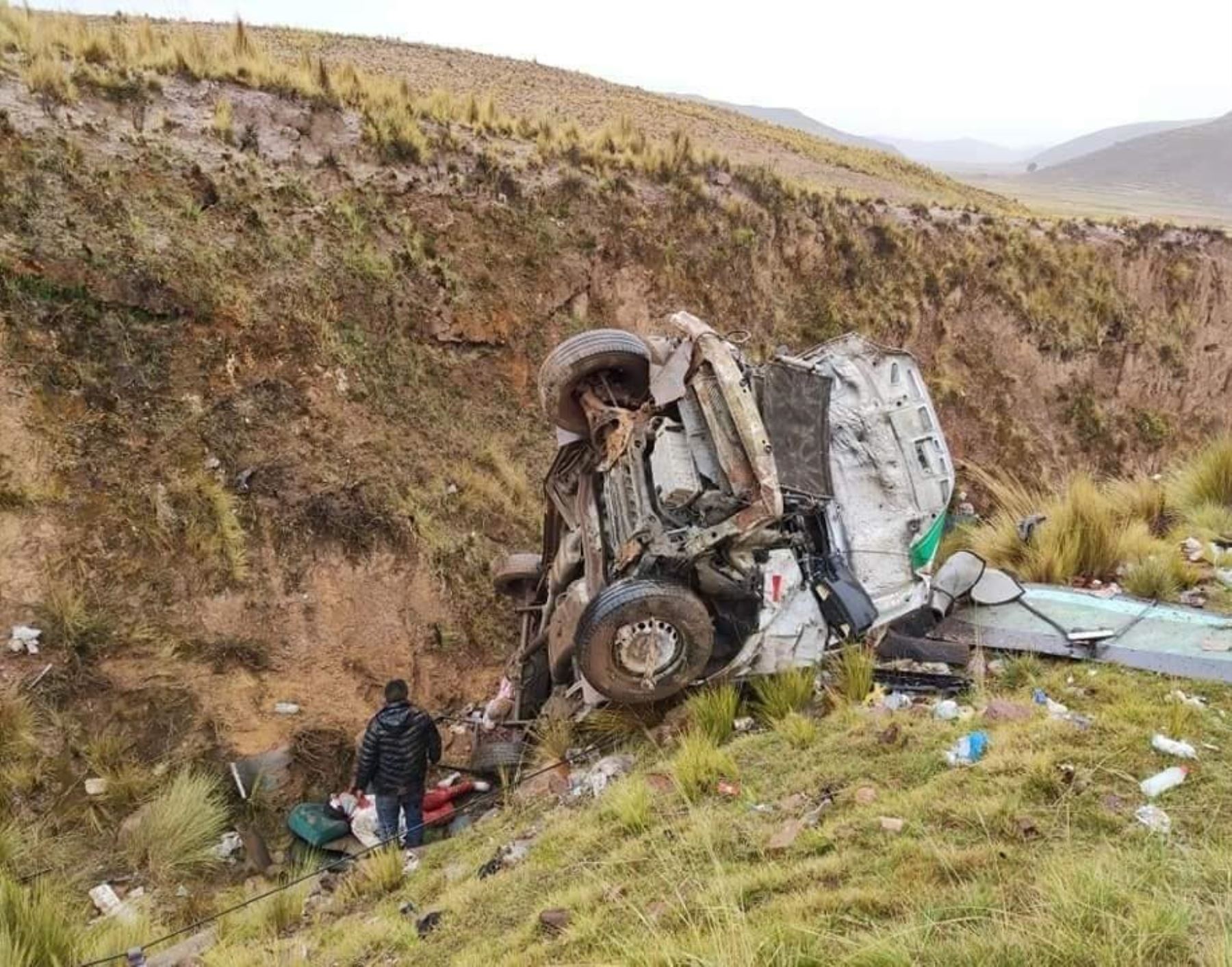 El despiste de una miniván deja dos personas fallecidas y 12 heridas en Puno. ANDINA/Difusión