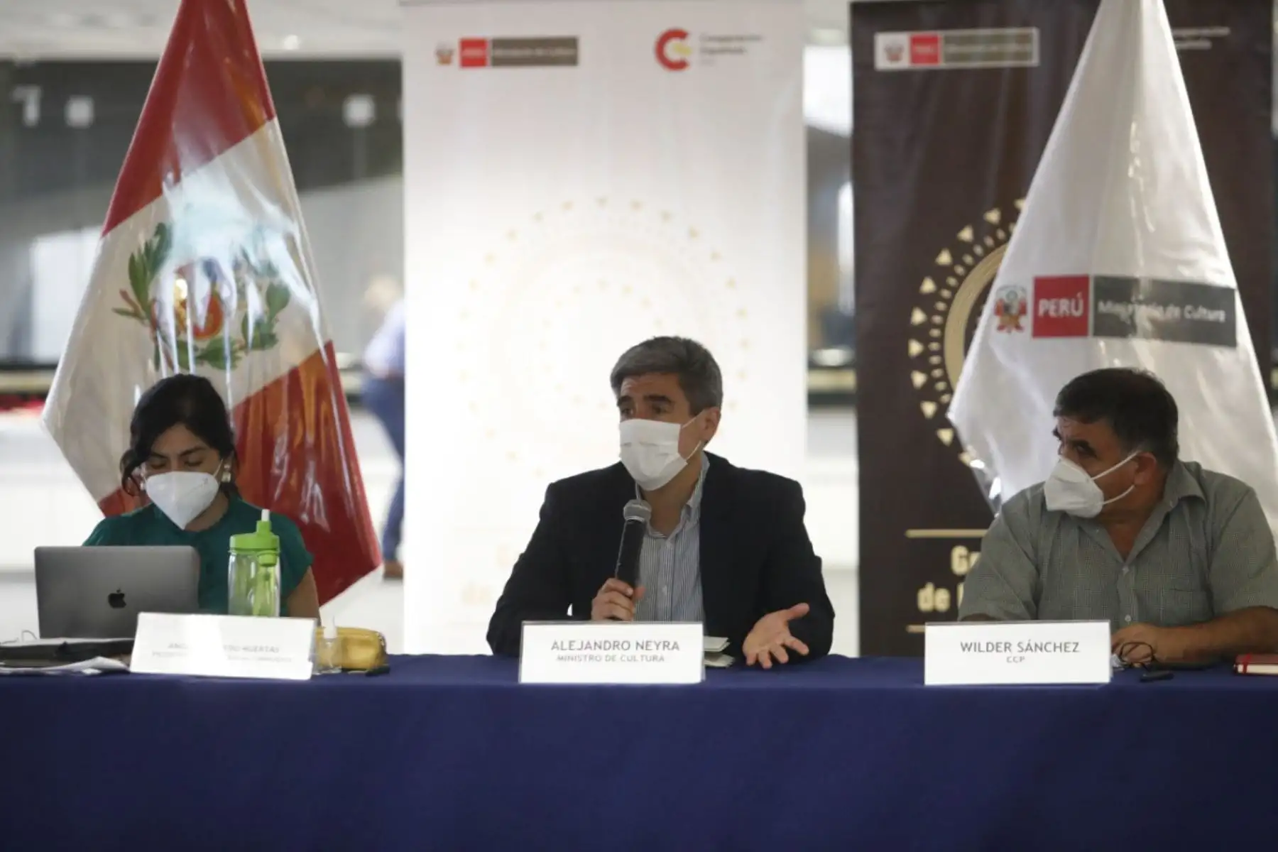El ministro de Cultura, Alejandro Neyra,  clausura la 25° Sesión Ordinaria del Grupo de Trabajo de Políticas Indígenas - GTPI, agradeciendo la asistencia de todos los representantes de las 7 organizaciones indígenas.
Foto: Mincul