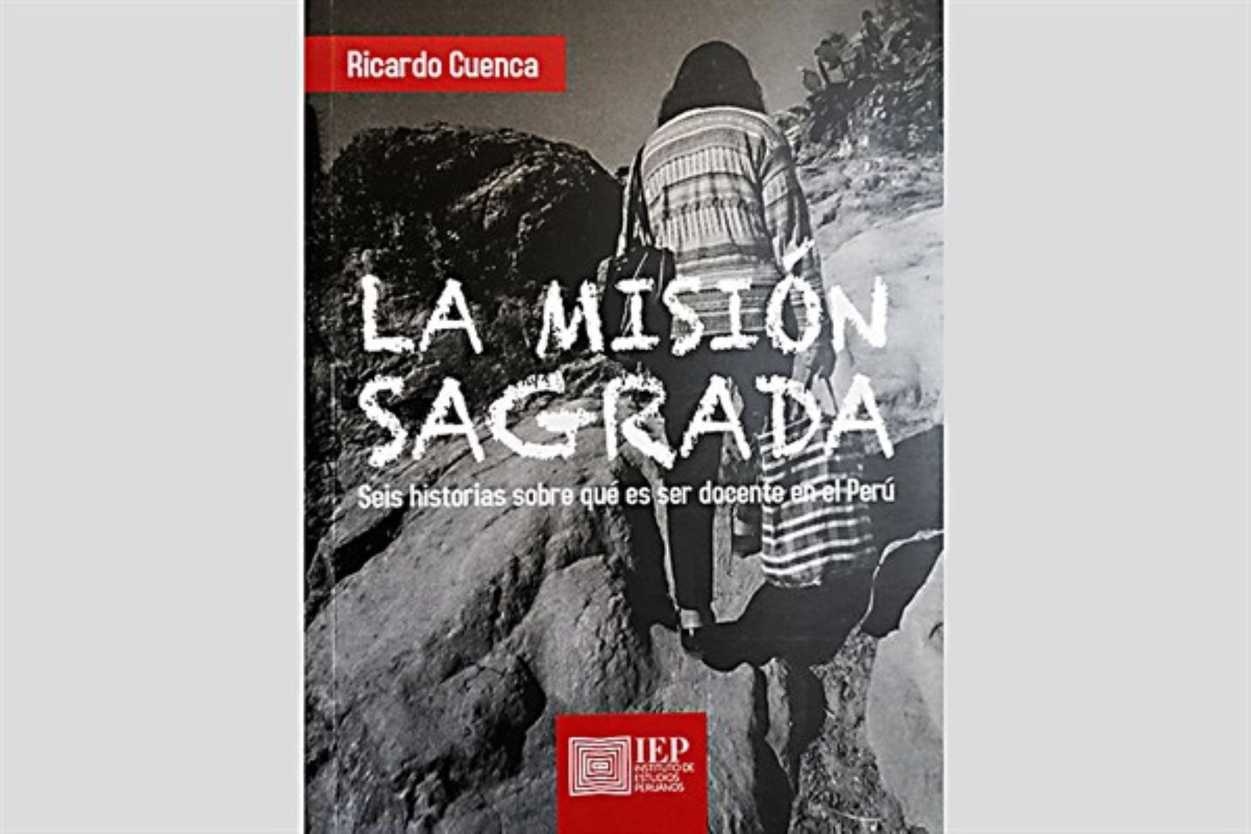 Presentan libro "La Misión Sagrada" sobre la docencia en el Perú.
