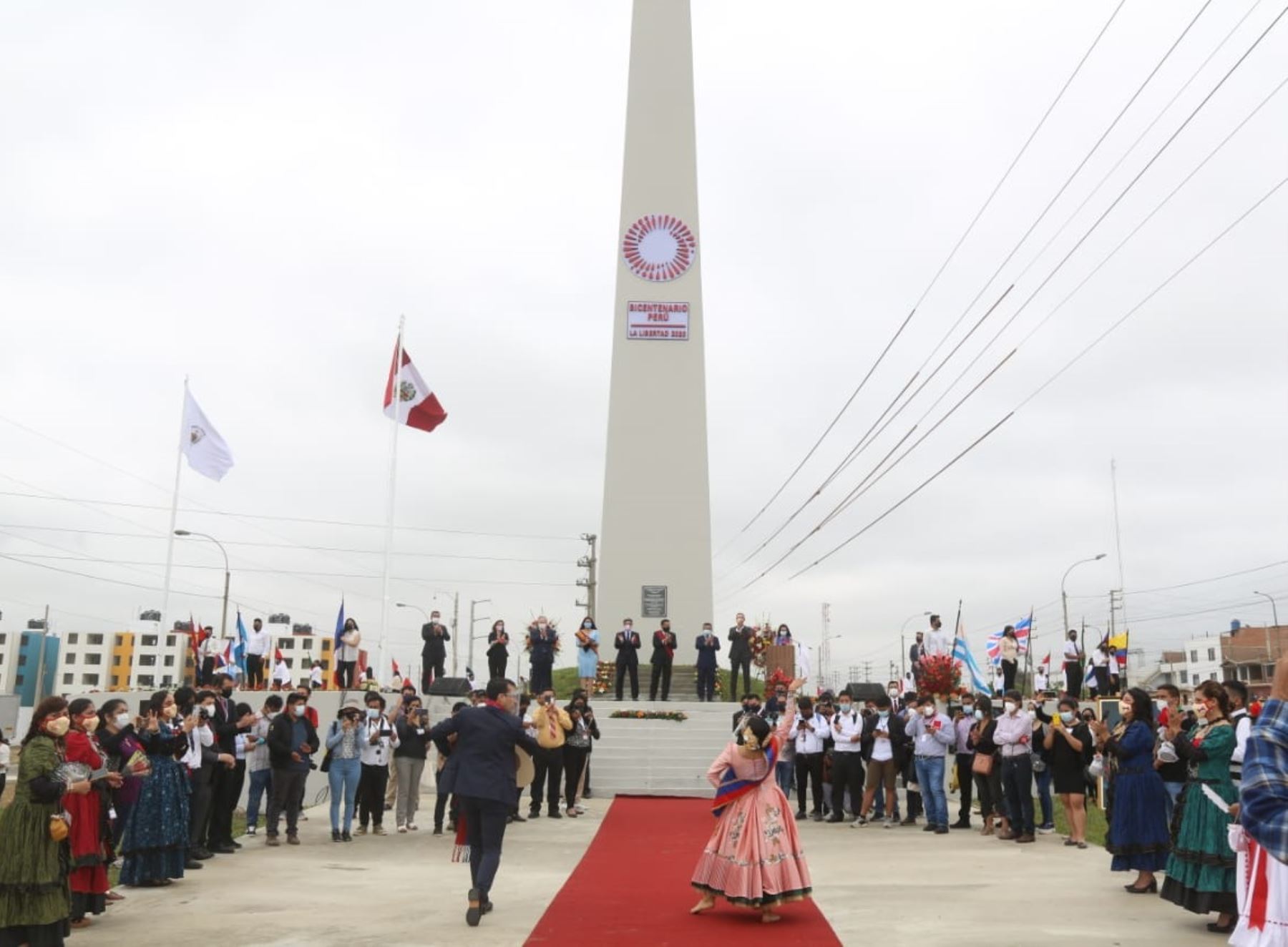Ministro de Cultura, Alejandro Neyra, inauguró el obelisco del Bicentenario en Trujillo y resaltó que este monumento representa el esfuerzo y sacrificio de los trujillanos por lograr la independencia de Perú. Foto: Luis Puell