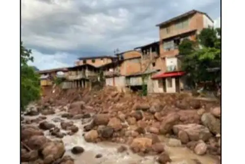 El COER San Martín informó que fue afectada la carretera Tarapoto-Yurimaguas (kilómetro 50) y la vía que conecta a Pongo de Caynarachi y Barranquita.