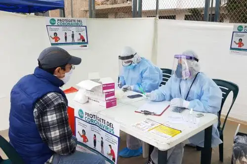 Solo el 3 de noviembre se registraron los resultados de 43,508 personas muestreadas, de las cuales 567 fueron casos sintomáticos confirmados de ese día. Foto: ANDINA/Minsa.