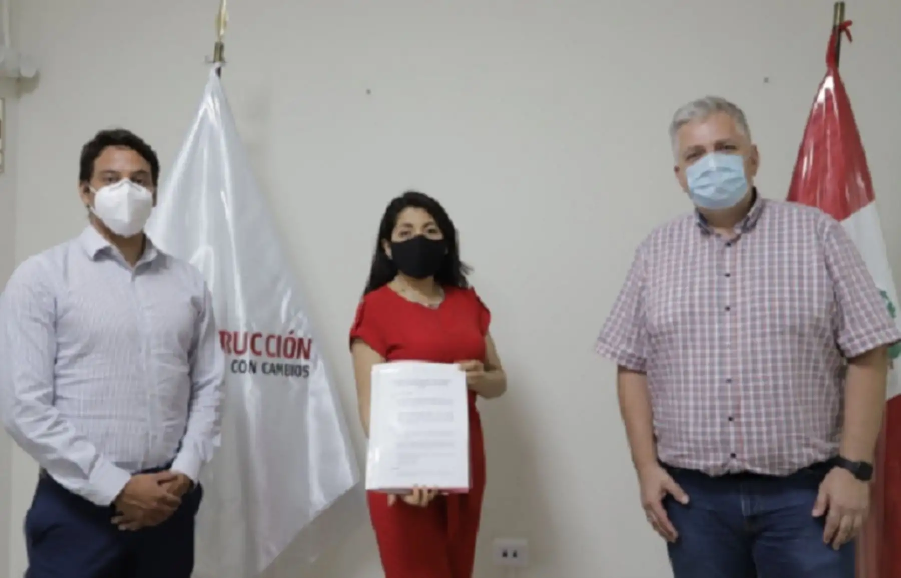 Autoridad para la Reconstrucción con Cambios (ARCC) suscribe convenio con empresa consultora encargada de estudios sobre “Plan Integral de Control de Inundaciones y Movimiento de Masas en la Cuenca del Río Piura” y el “Plan de Drenaje Pluvial en los Distritos Piura, Castilla y Veintiséis de Octubre”.