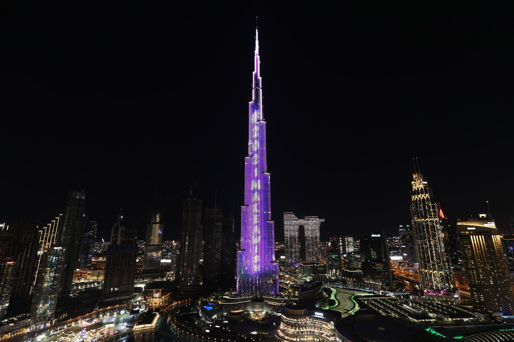 Burj Khalifa, el edificio más alto del mundo, es iluminado durante las celebraciones del año nuevo 2021, en Dubai, Emiratos Árabes.
Foto: EFE
