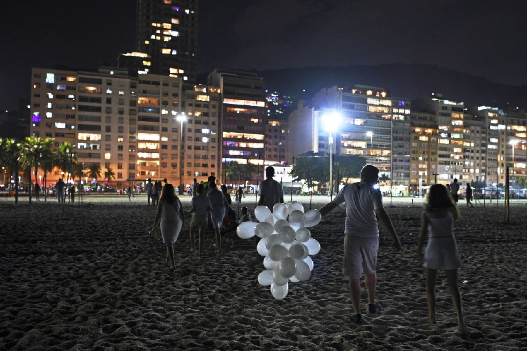 Los brasileños recibieron el año nuevo con las playas casi vacías. Foto: AFP