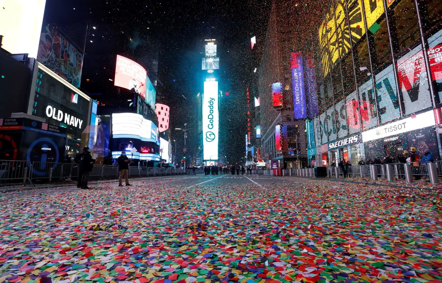 Una vista general de un Times Square vacío en Nueva York, Nueva York, Estados Unidos. Debido a la pandemia de coronavirus, la gente no estaba permitido entrar a celebrar en Times Square. Foto: EFE