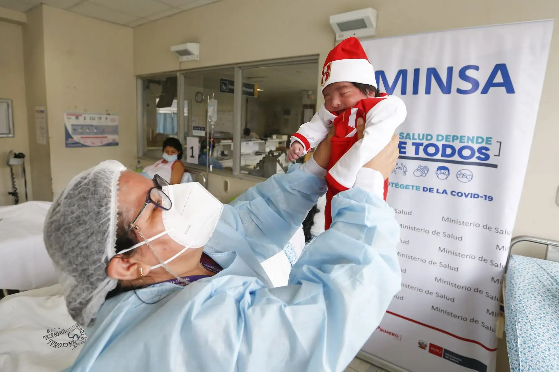 Presentan a los primeros bebés del 2021 en el Instituto Nacional Materno Perinatal. Foto: Minsa